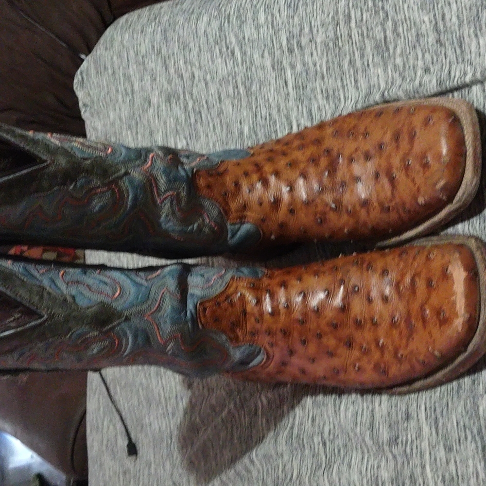 I'm selling abstruse boots